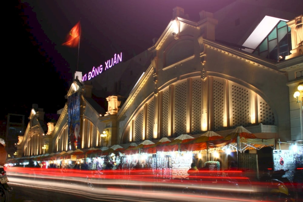 Dong Xuan Market from outside looking in at night